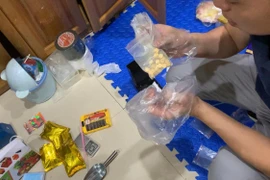 Dùng lái xe taxi quen đi giao hơn 1kg ma tuý đá cho khách