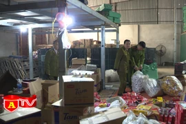 Phát hiện hàng tấn bánh quy do nước ngoài sản xuất đã hết hạn sử dụng