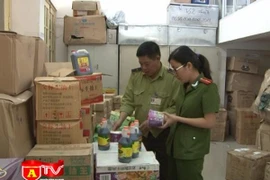 Phát hiện 1 tấn thực phẩm nhập lậu