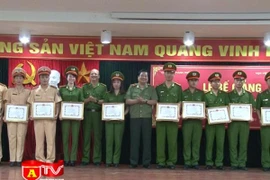 Bế giảng lớp đào tạo đại học CSND hệ vừa làm vừa học