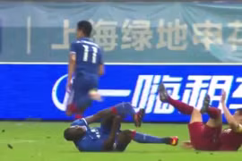 Demba Ba - cựu sao Chelsea bị gãy chân kinh hoàng tại Trung Quốc