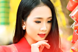 Hoa khôi Áo dài Cao An An rạng ngời sắc đỏ đón xuân