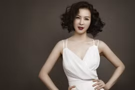 Ngỡ ngàng trước vẻ quyến rũ của MC Thanh Mai