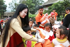 Hoa hậu Ngọc Anh mang đông ấm về xứ Thanh