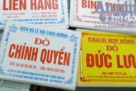 "Quái chiêu" giữ khách của "cò mồi" Chùa Hương