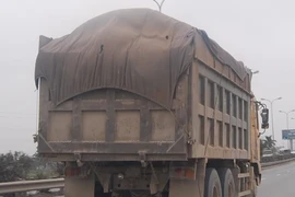 Người đàn ông tử vong trên vết lốp ô tô