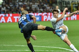 Inter thoát hiểm, Liverpool dễ dàng đi tiếp