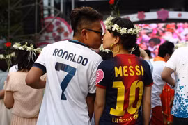 "C. Ronaldo cưới Messi"