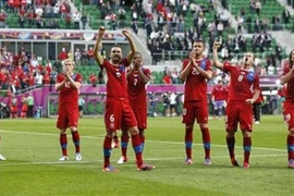 Nga và CH Czech giành lợi thế