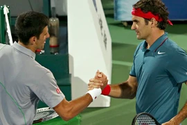 Federer biến Djokovic thành cựu vô địch