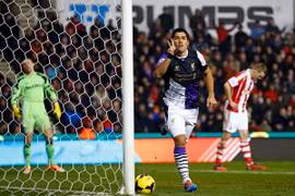 Stoke City 3-5 Liverpool: Suarez vô đối tại châu Âu