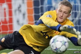 Lindegaard không đến MU để dự bị