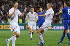 Anh thắng giòn giã, Italia vã mồ hôi