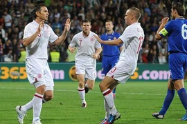 Anh thắng giòn giã, Italia vã mồ hôi