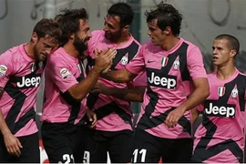 Juventus nhọc nhằn giữ ngôi đầu