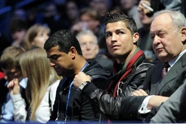 Cris Ronaldo về Anh cổ vũ cho Federer