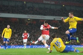 "Pháo thủ" dễ dàng bắn hạ Coventry