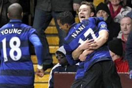 MU giành chiến thắng sít sao tại Villa Park 