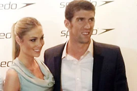 Vừa tuyên bố giải nghệ, Michael Phelps khoe bồ mới