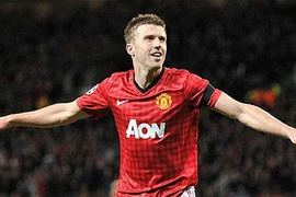 Nhận lương 80.000 bảng/tuần, Carrick ở lại M.U