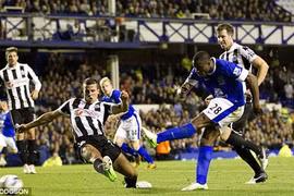 Everton bị trọng tài cướp mất chiến thắng