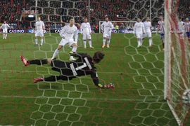 Ronaldo lập cú đúp đưa Real vào chung kết