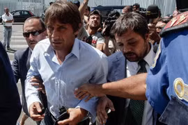 HLV Antonio Conte kháng án bất thành