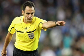 Lộ diện trọng tài bắt chính trận khai mạc tại Euro 2012 