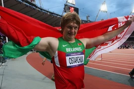 VĐV Olympic đầu tiên bị tước Huy chương vàng