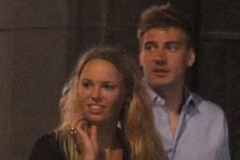 Bendtner tán tỉnh Wozniacki?