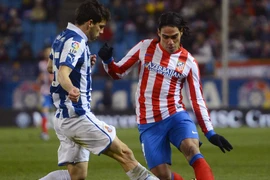 Atletico bỏ lỡ cơ hội rút ngắn cách biệt với Barca 