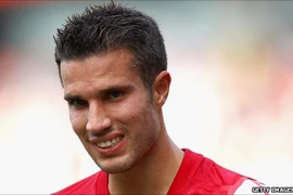 Van Persie nhận băng thủ quân Arsenal