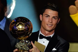 Ronaldo chấm dứt sự thống trị của Messi
