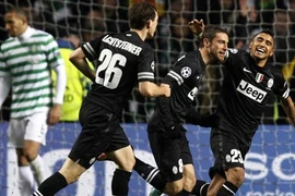 Juve & PSG "rộng cửa" đi tiếp 