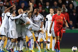 Liverpool đứt mạch thắng vì người cũ