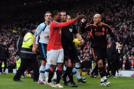 Sau đại chiến MU - Liverpool: Va chạm trong đường hầm 