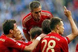 Bayern thẳng tiến, Dortmund ngã ngựa