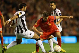 Liverpool "phơi áo" tại Anfield