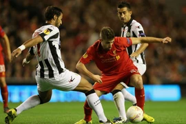 Liverpool "phơi áo" tại Anfield