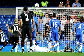 Bị phạt tiền vì đá hỏng... phạt đền