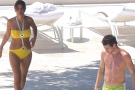 Fabregas lái "máy bay bà già"?