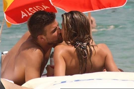 Shakira lộ phim nóng với Pique?