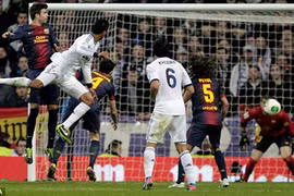 El Clasico: Real thoát thua nhờ trung vệ tuổi teen