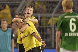 Dortmund khởi đầu thuận lợi, Lyon bị cầm hòa