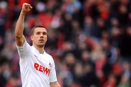 Mùa sau, Podolski sẽ khoác áo Arsenal