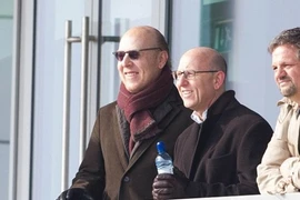 CĐV M.U ngăn chặn thành công nhà Glazer bán Old Trafford