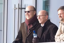 CĐV M.U ngăn chặn thành công nhà Glazer bán Old Trafford