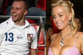 Sao Leverkusen bỏ bạn gái để... đá bóng?