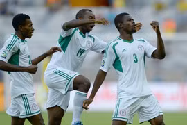 "Đại bàng xanh" bay lên ngôi đầu