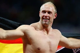 Đoạt HCV Olympic rồi vạ vật qua đêm ở... ga tàu